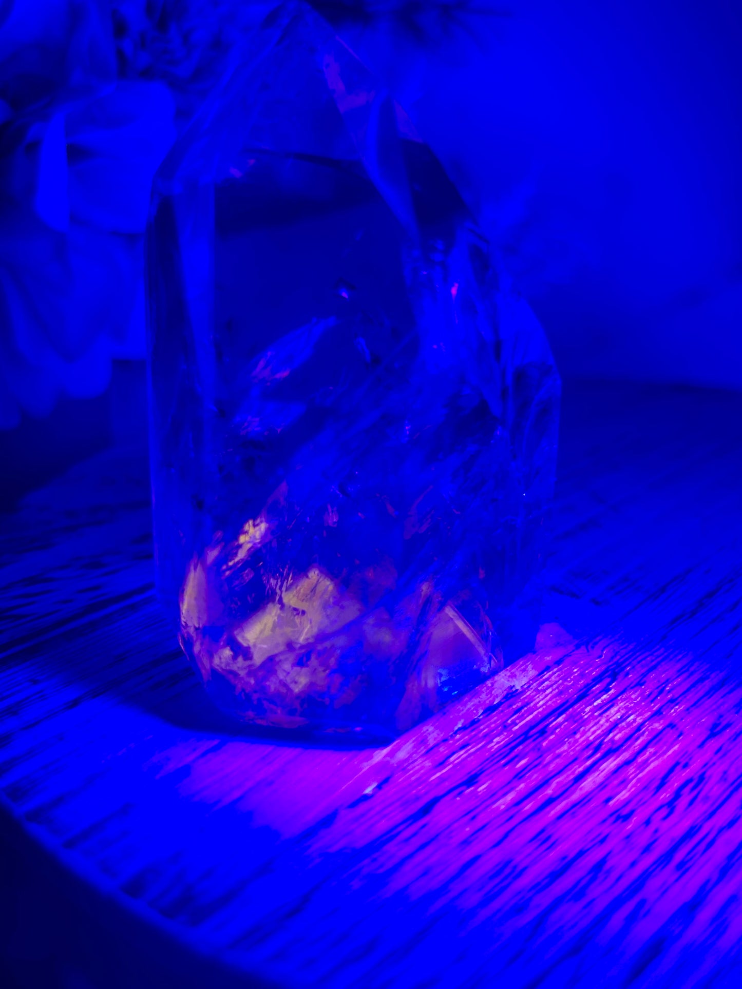 “Powellite” Amethyst | UV Reactive Growth, Spiritual Focus & Inner Illumination