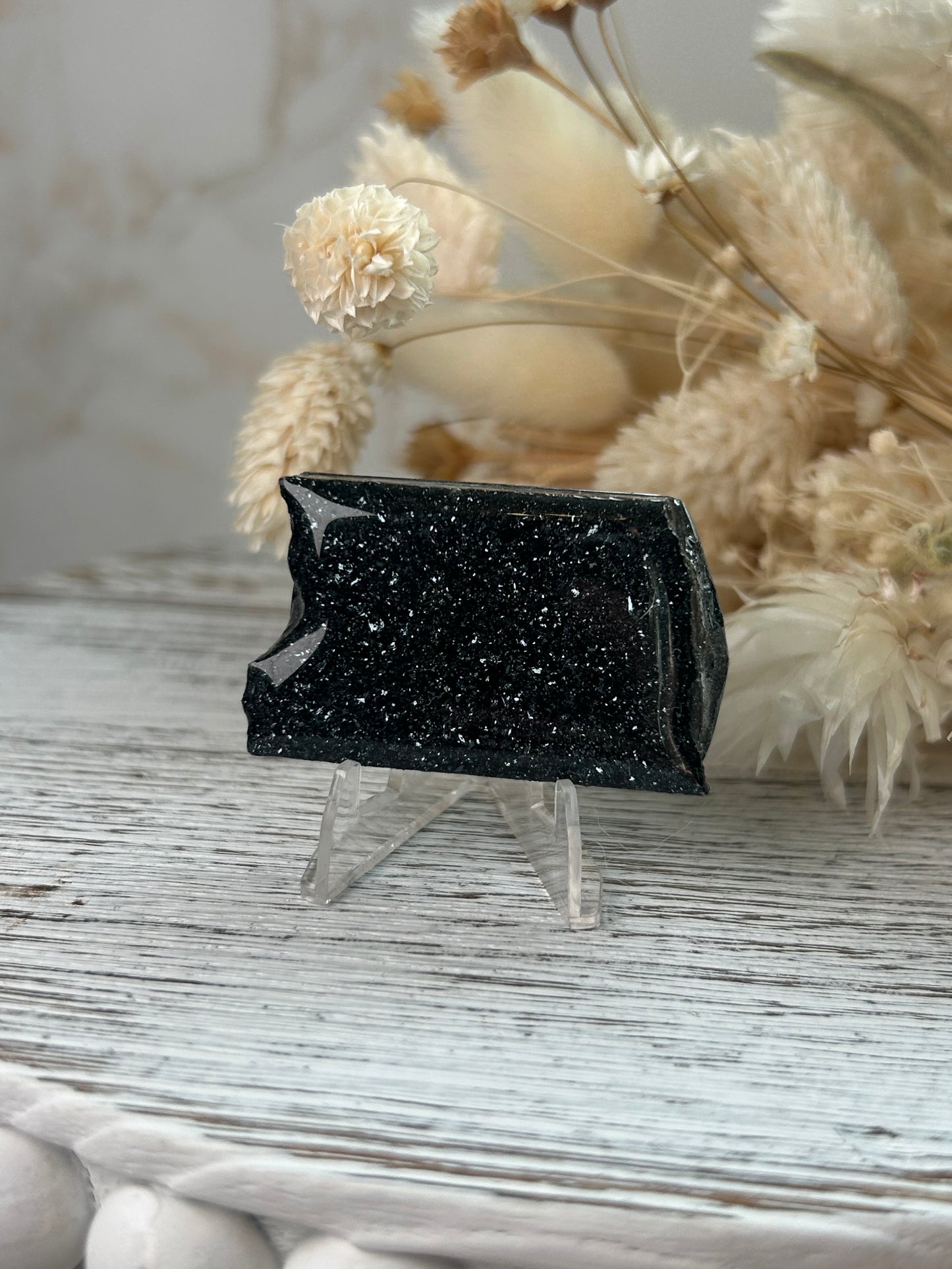 Specularite crystal with mirror-like sparkle and protective coating