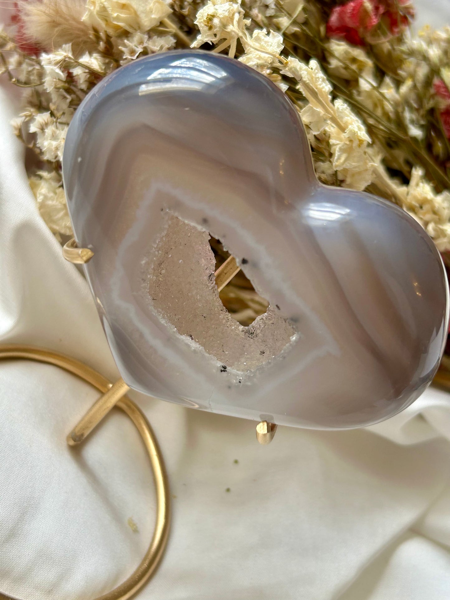 Agate Heart portal with gold stand