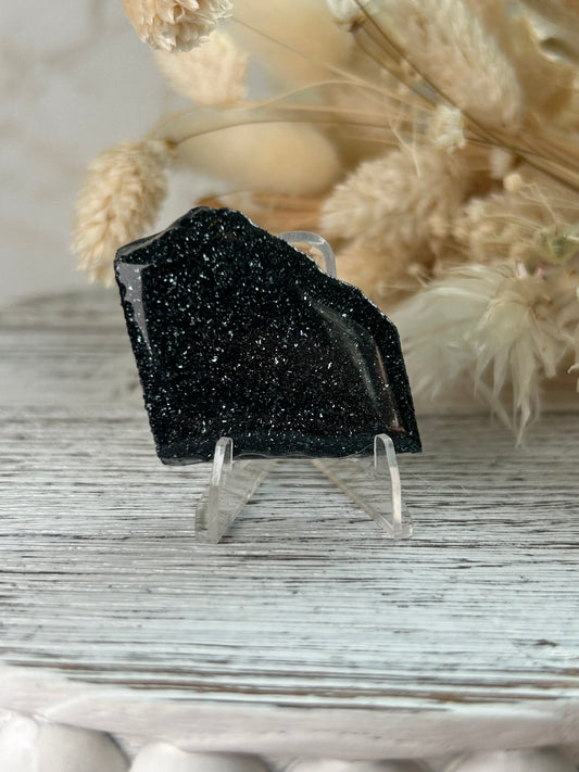 Specularite crystal with mirror-like sparkle and protective coating