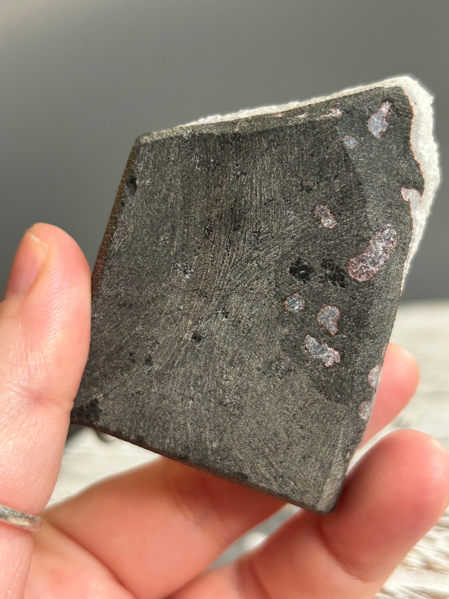 Grey Chalcedony Formation – Pune District (Pink/Purple Undertones)