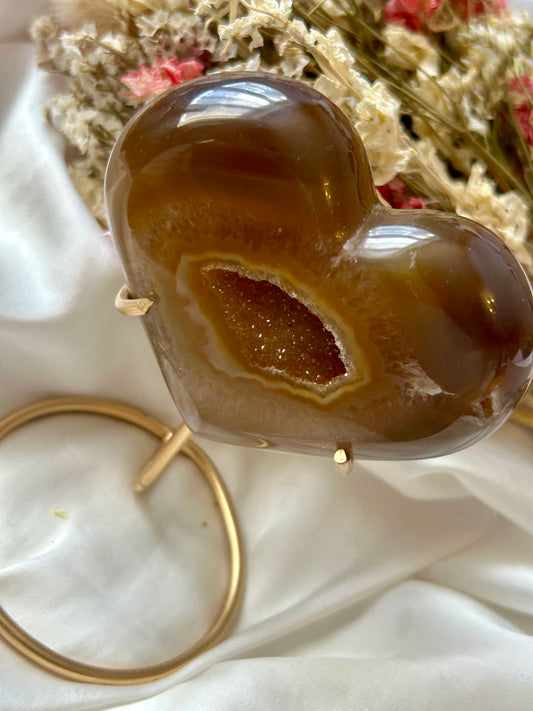 Agate heart with gold stand