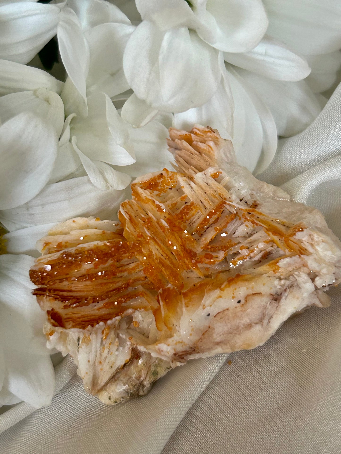 Vanadinite on Barite