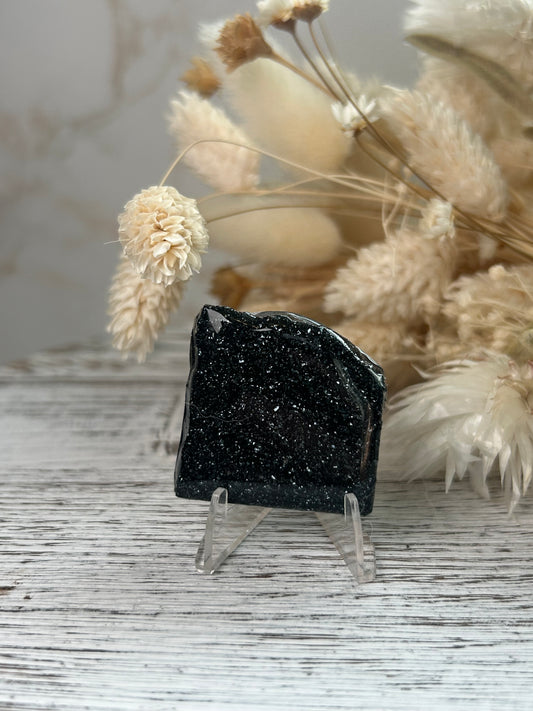 Specularite crystal with mirror-like sparkle and protective coating