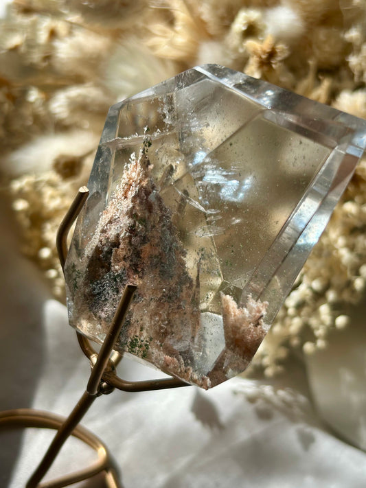 Lodolite on gold stand