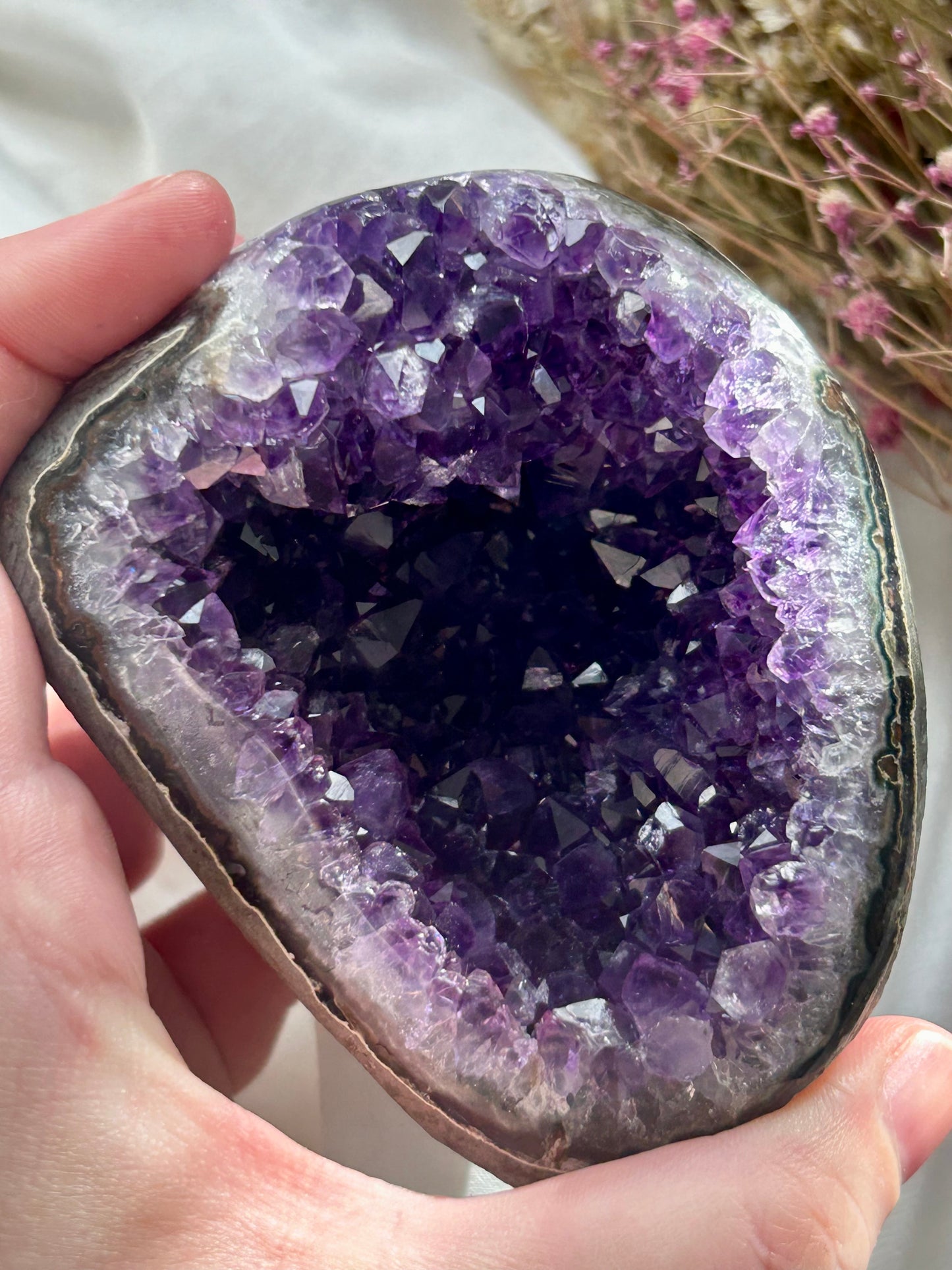 Extra quality Amethyst geode