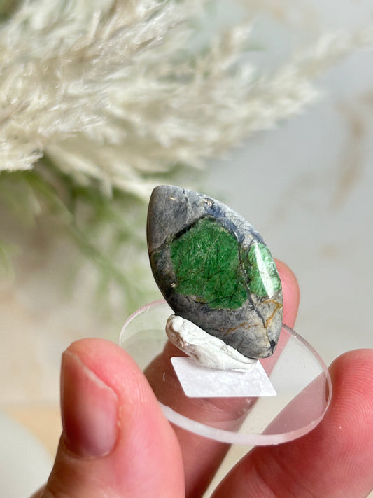Polished Smaragdite Cabochon – French Actinolite-Rich Green Stone for Jewellery Making
