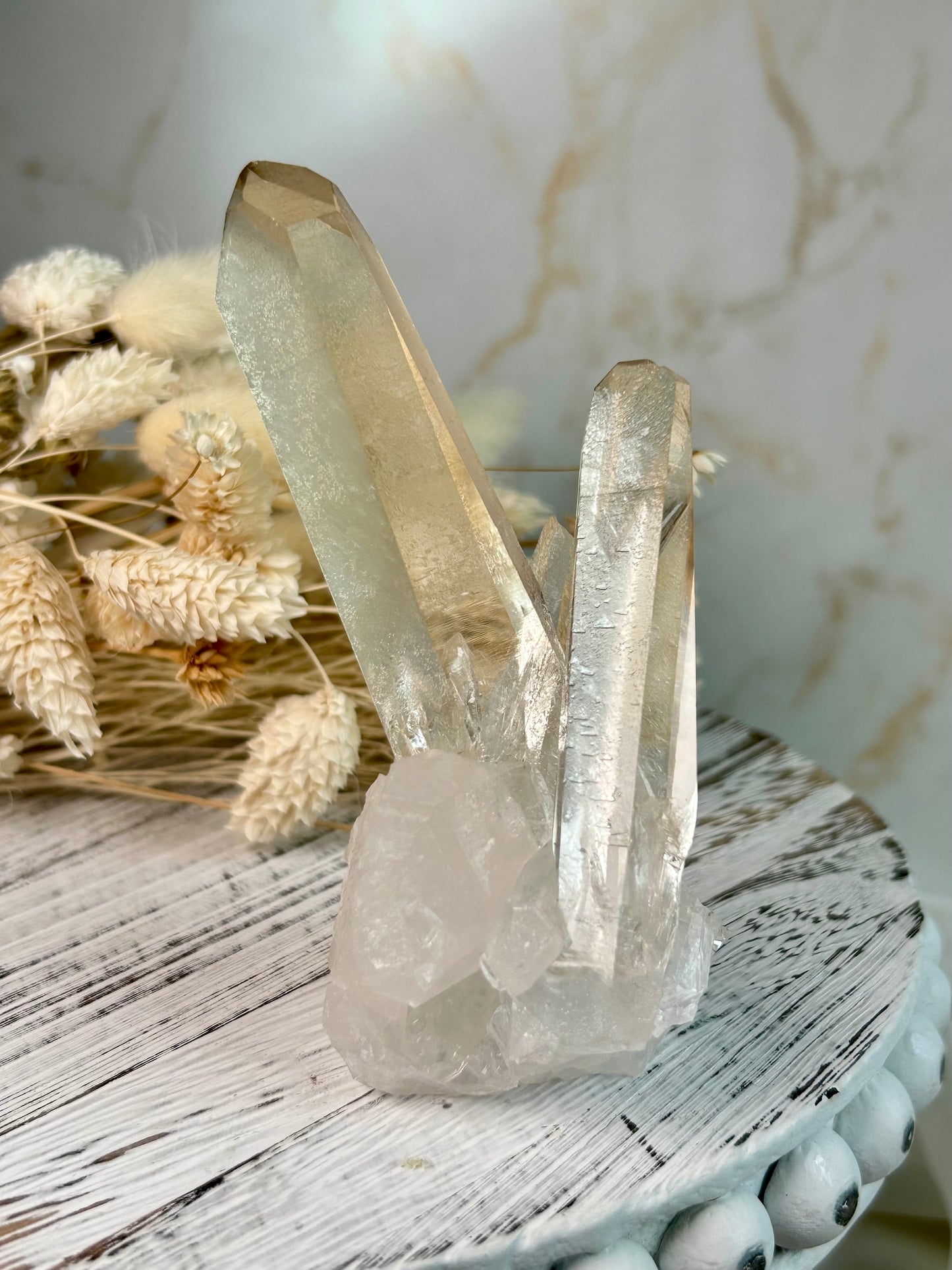 Golden Sea de Souza quartz cluster with natural golden inclusions
Brazilian quartz cluster with radiant golden tones
Golden quartz cluster for manifestation and clarity – UK crystal shop
Unique De Souza mine quartz crystal cluster, metaphysical stone