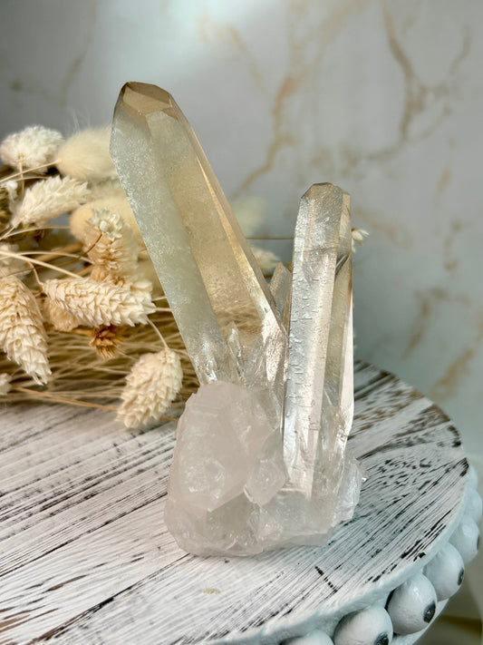 Golden Sea de Souza quartz cluster with natural golden inclusions
Brazilian quartz cluster with radiant golden tones
Golden quartz cluster for manifestation and clarity – UK crystal shop
Unique De Souza mine quartz crystal cluster, metaphysical stone